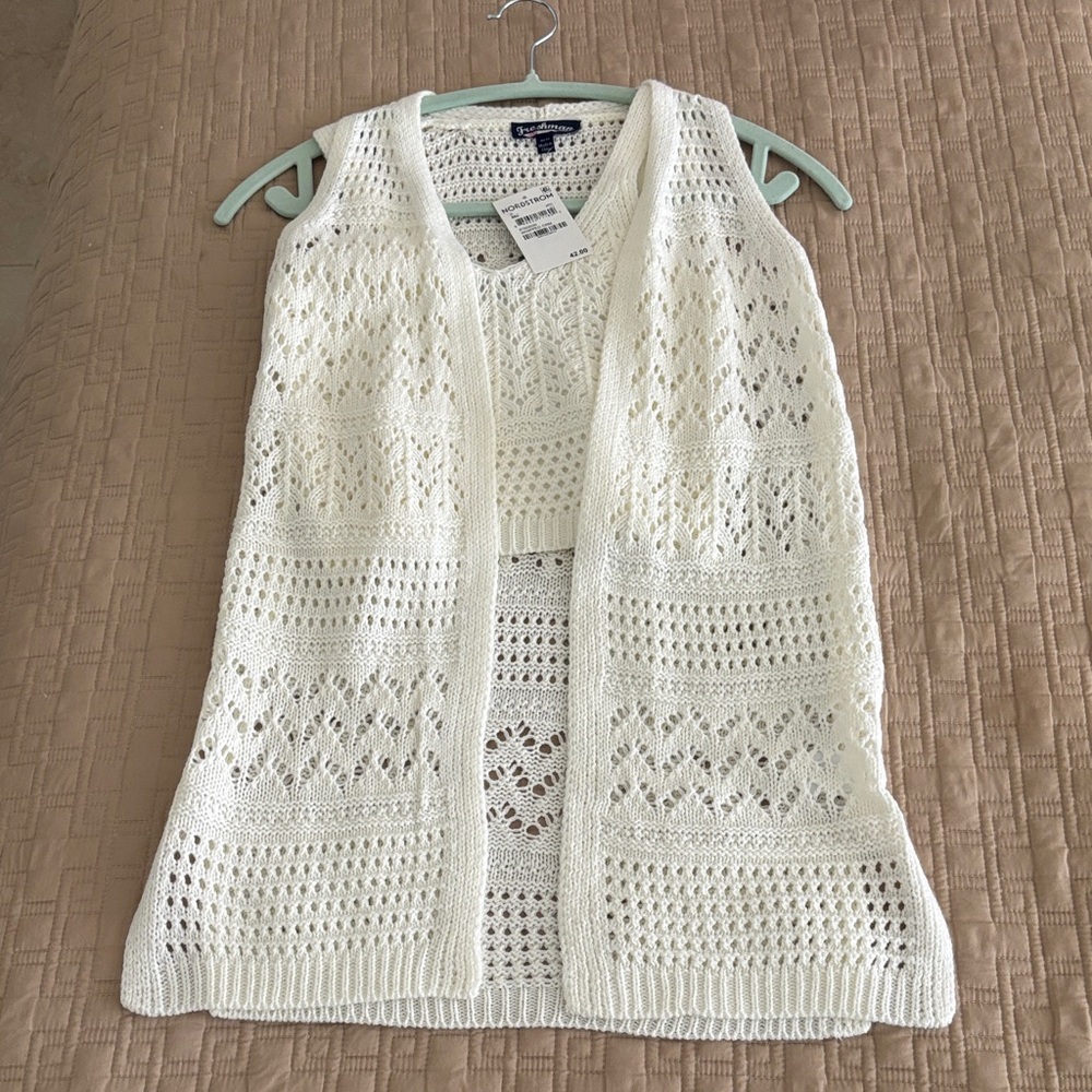 Freshman Cream Crochet Open-Front Sleeveless Vest